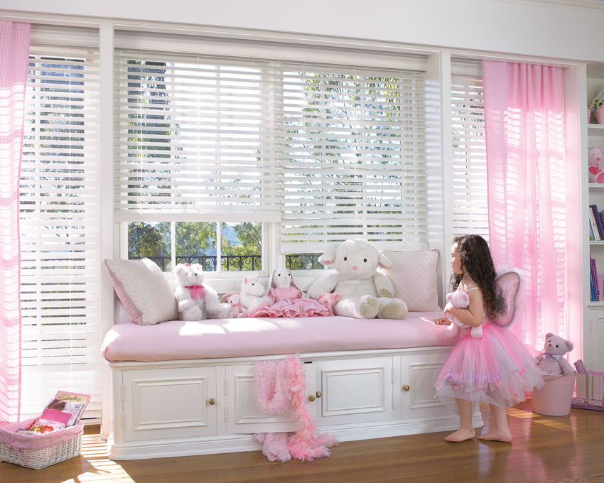 Venetian Blind with Sheer Curtains.jpg